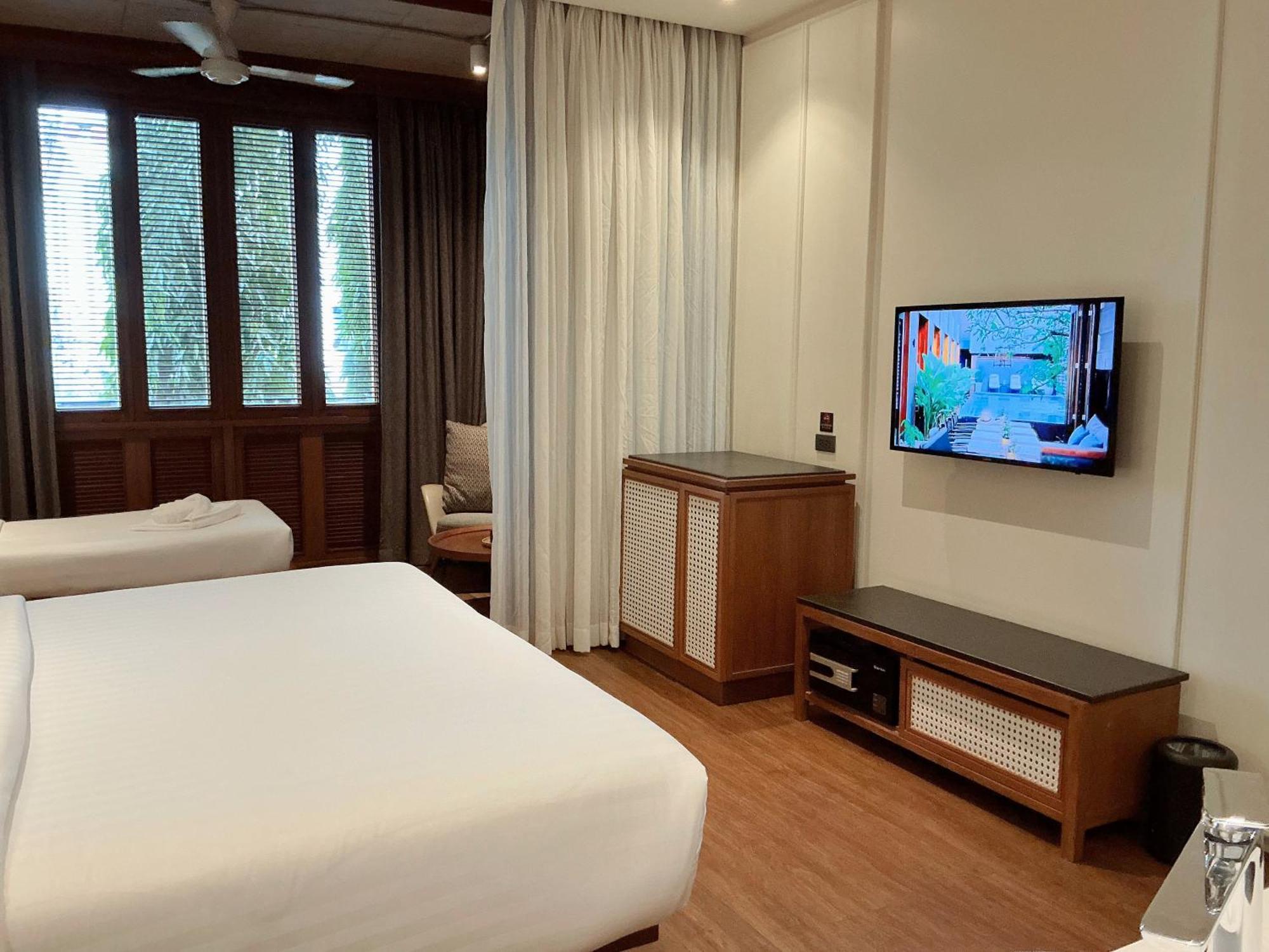Loy Hotel 4*
