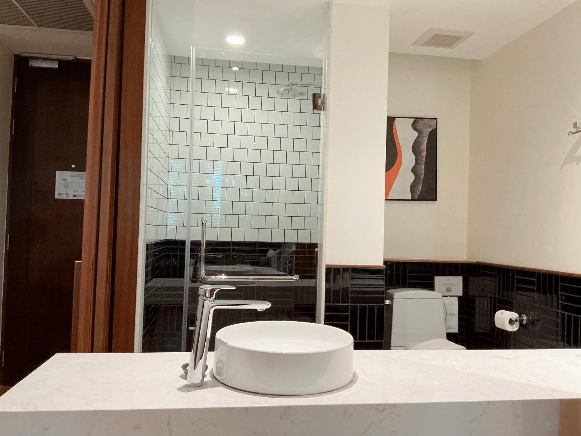 Loy Hotel